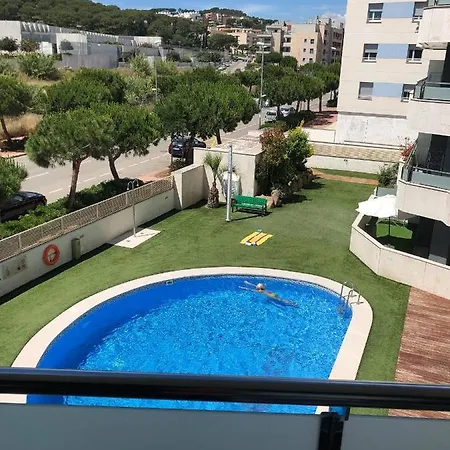 דירה Fenals Beach 100 M, Comfortable, Quiet, Beautiful *
